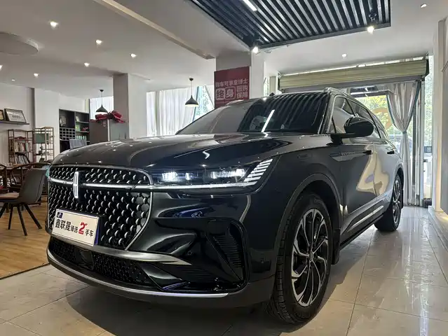 Lincoln Nautilus 2.0T, Полный привод, Эксклюзив