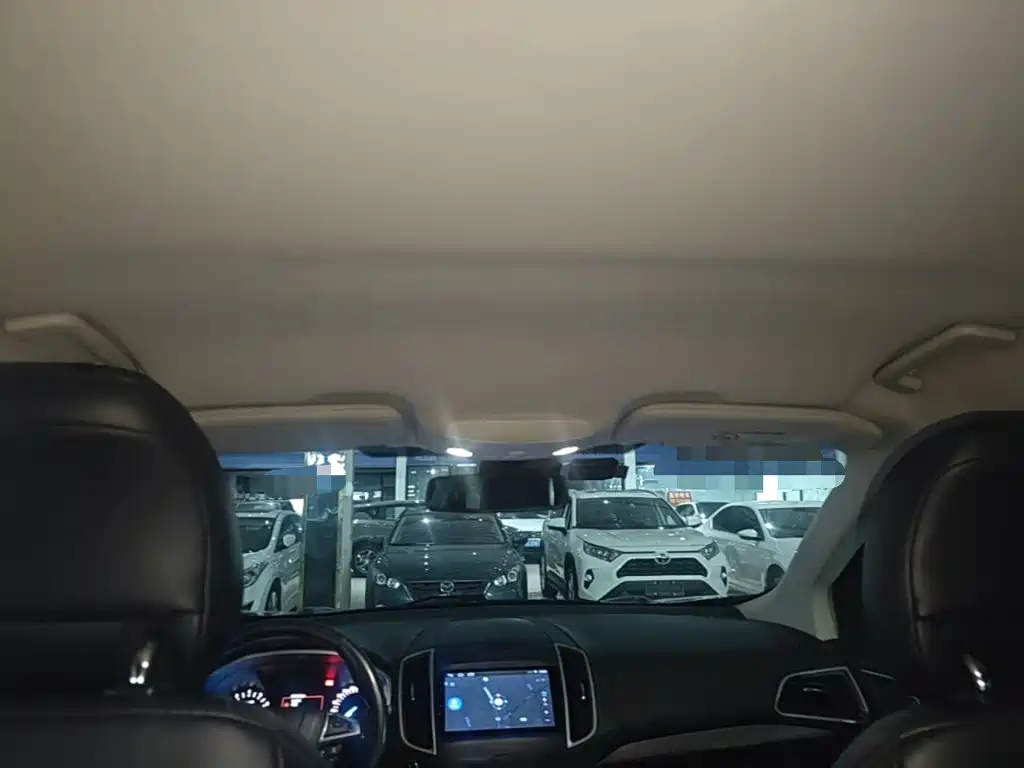 Фото 18 - Ford Edge