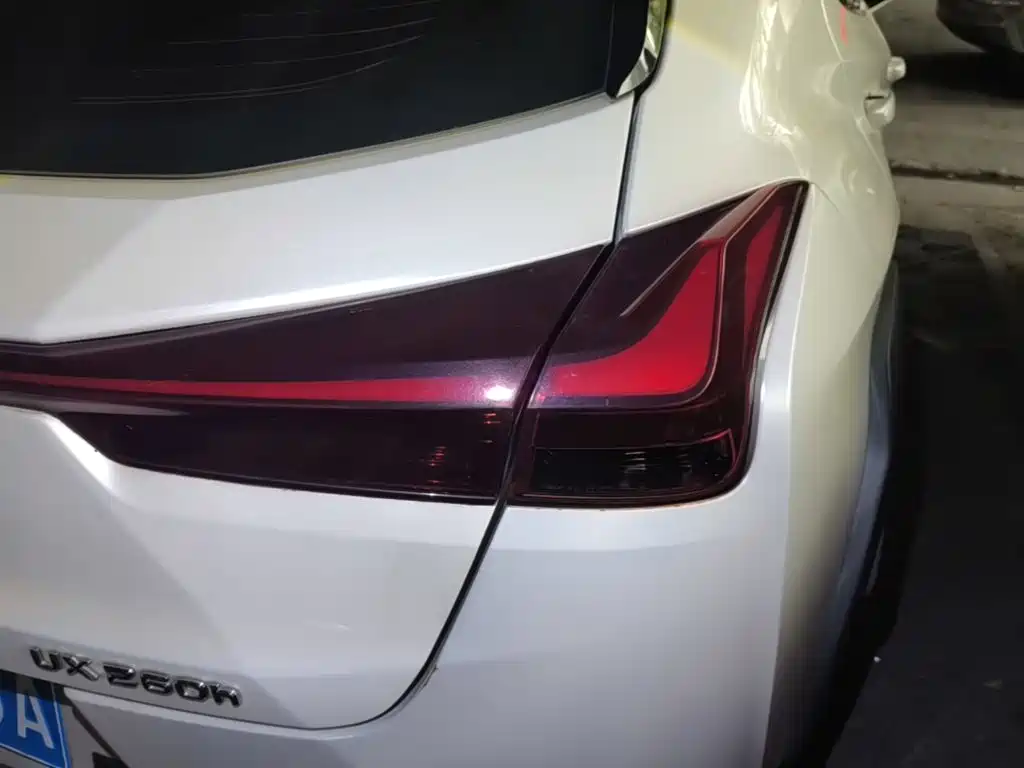 Photo 8 - Lexus UX