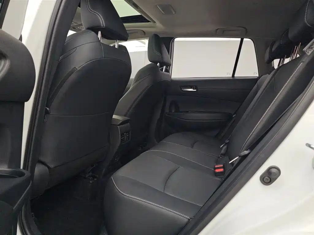 Toyota Frontlander 2023 2.0L CVT Luxury Edition фото 13