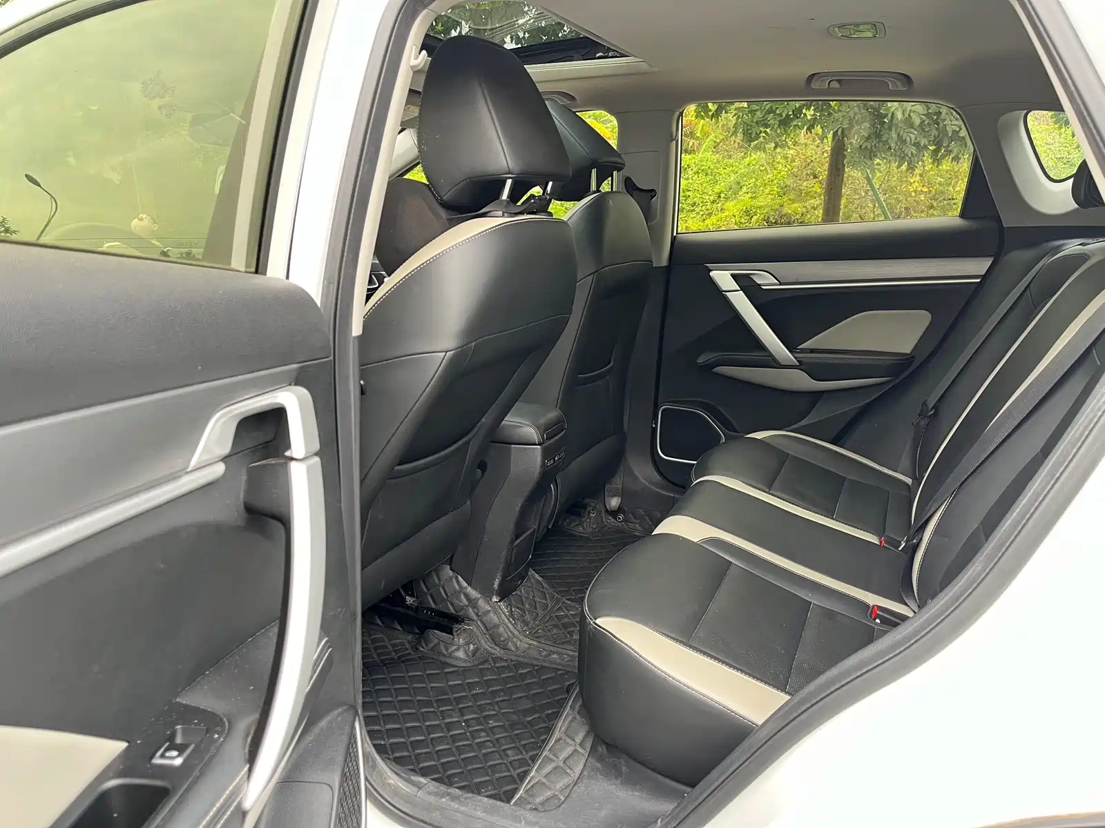Фото 6 - Geely Coolray