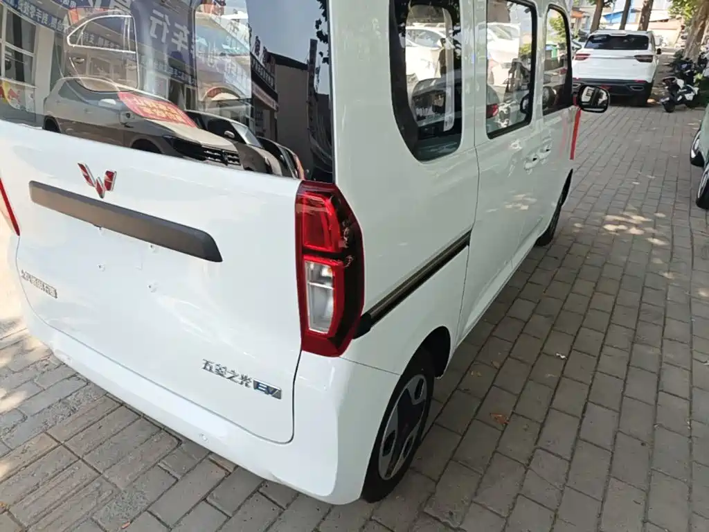 Wuling Motors Wuling Zhiguang NEV 2026 2025 Model 305km Base Version