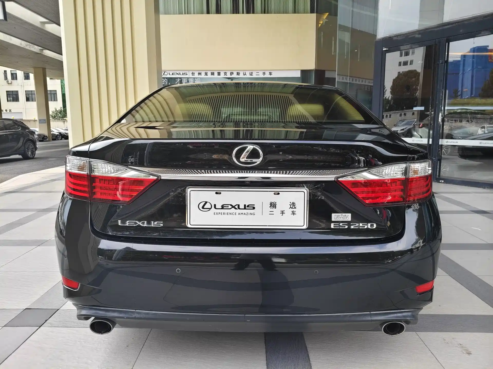 Фото 7 - Lexus ES