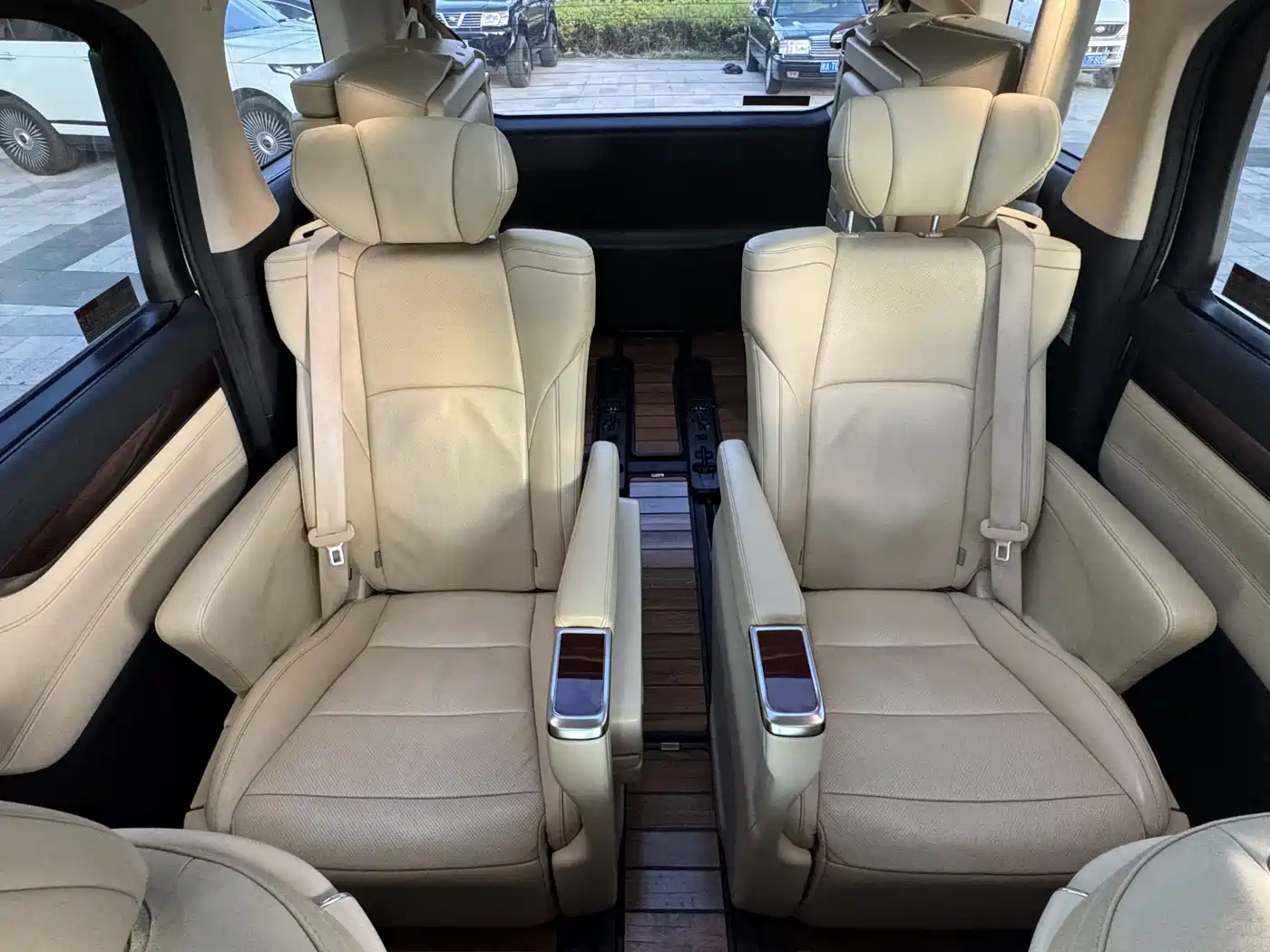 Toyota Alphard 2015 3.5L Luxury Edition фото 18