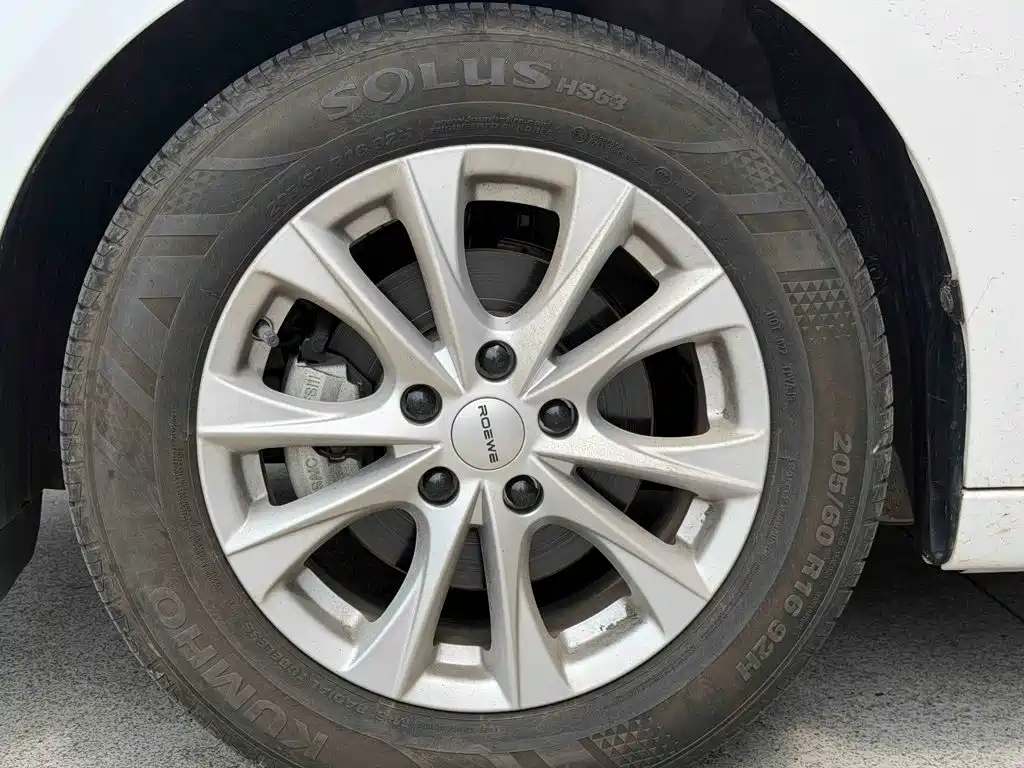 Фото 5 - Roewe i5