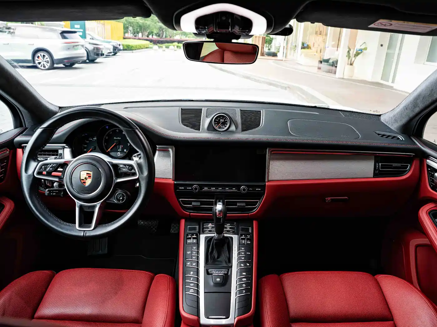 Photo 17 - Porsche Macan