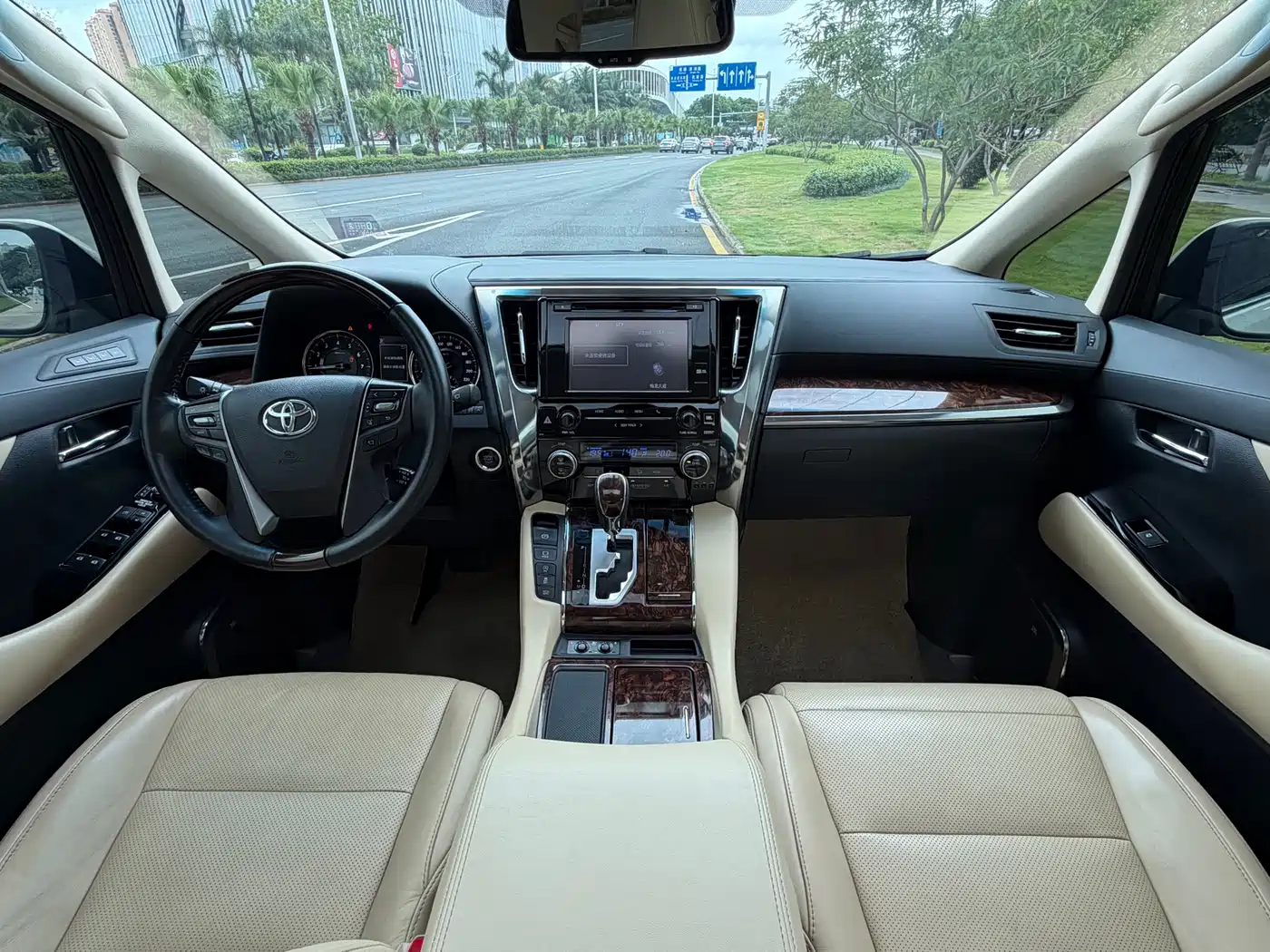Toyota Alphard 2018 Facelift 3.5L Luxury Edition фото 15