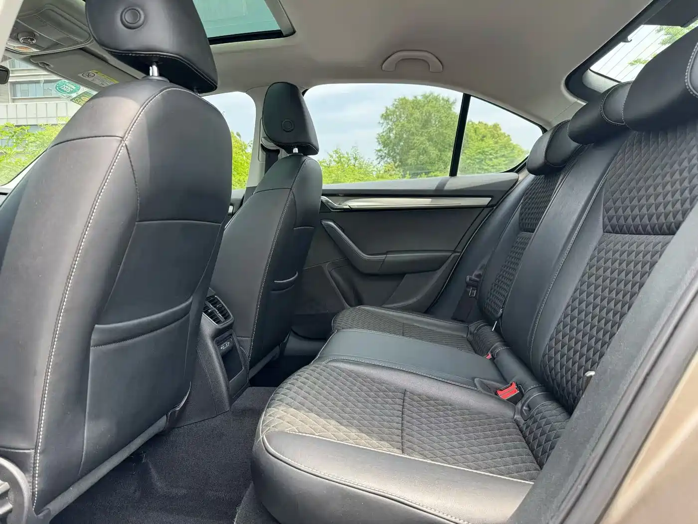 Škoda Octavia 2018 TSI230 DSG Luxury Edition фото 6