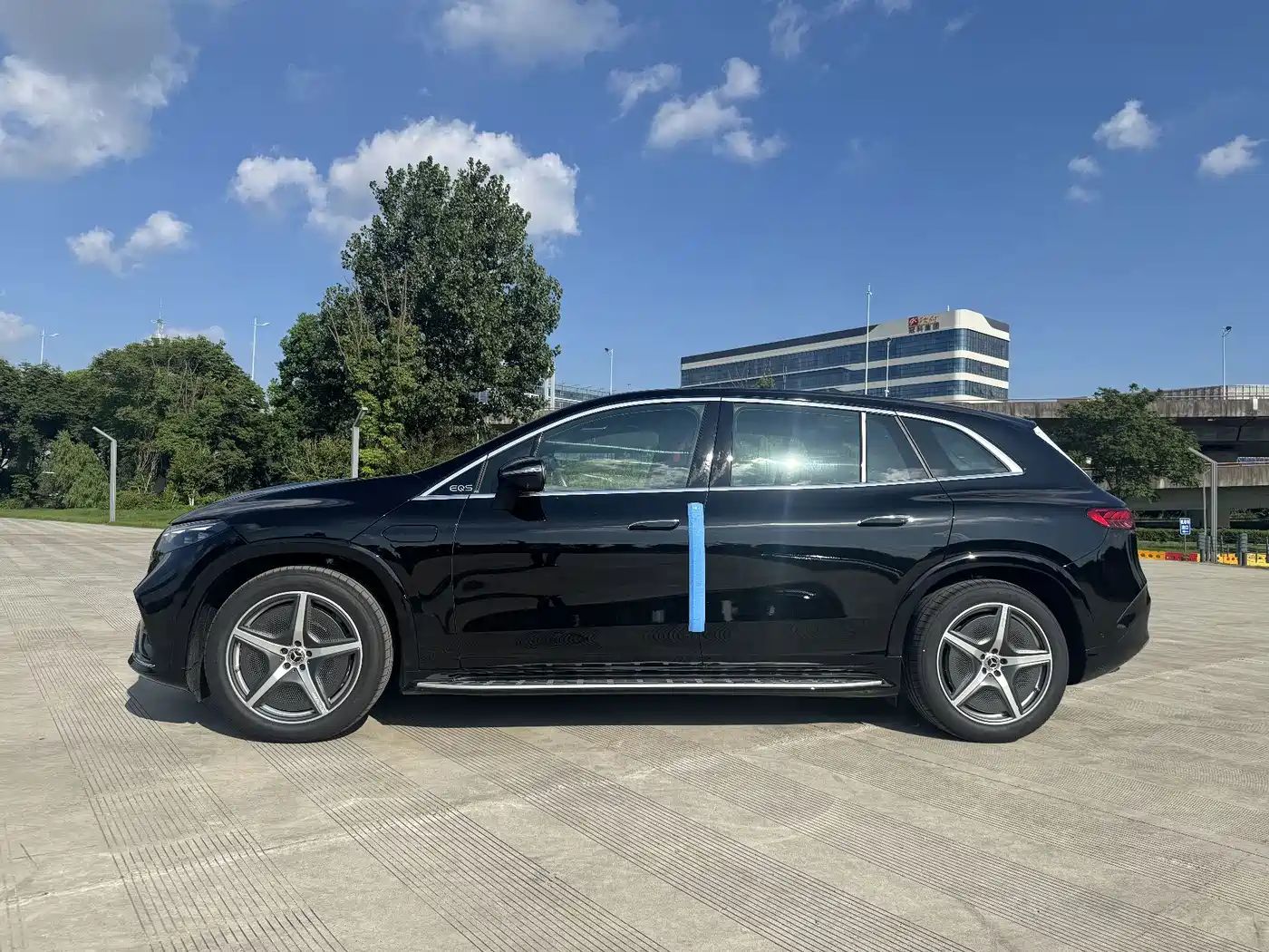 Mercedes-Benz EQS SUV 2026 2025 Model 500 4MATIC
