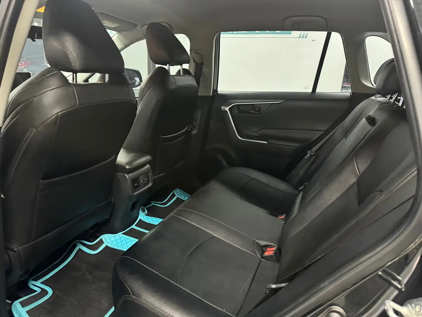 Toyota Wildlander 2022 2.0L CVT FWD Leading Edition фото 11