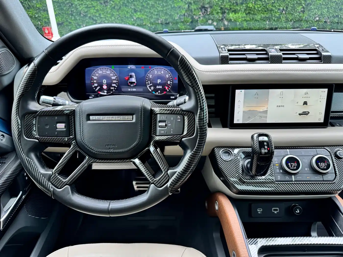 Land Rover Defender 2021 110 P400 Dark Special Edition фото 12