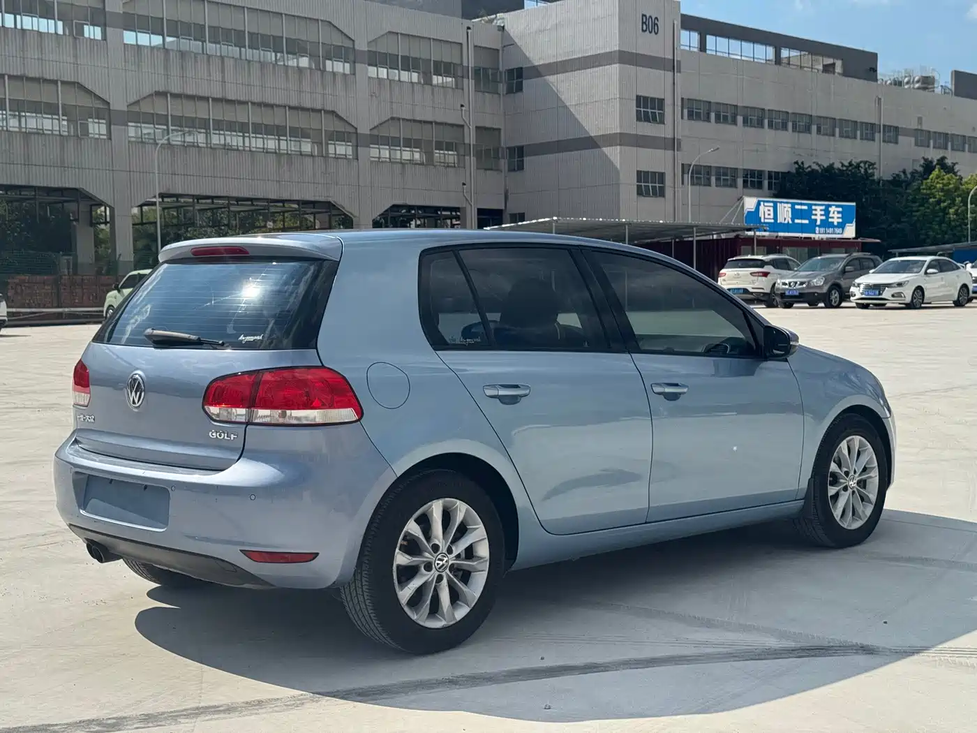 Photo 4 - Volkswagen Golf