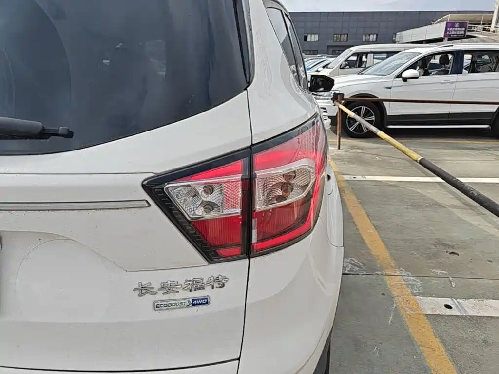 Фото 8 - Ford Kuga