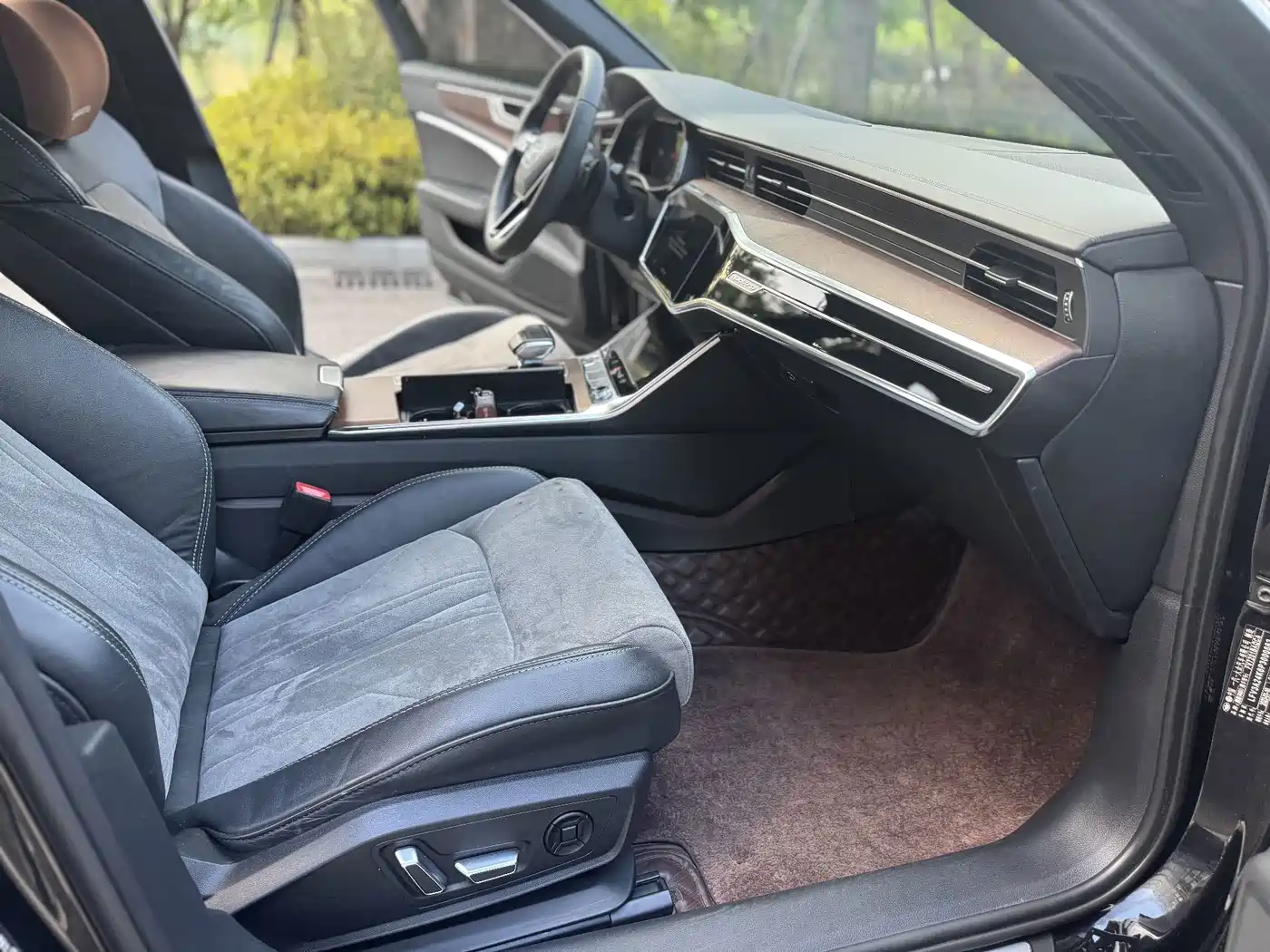 Фото 7 - Audi A6L