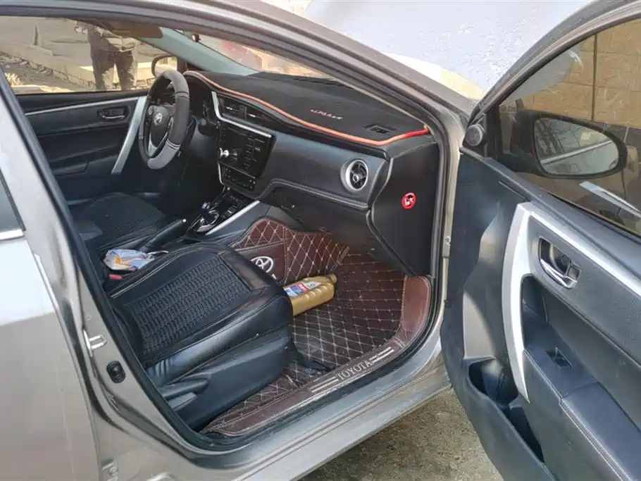 Toyota Corolla 2017 Facelift Hybrid 1.8L E-CVT Elite Edition фото 8