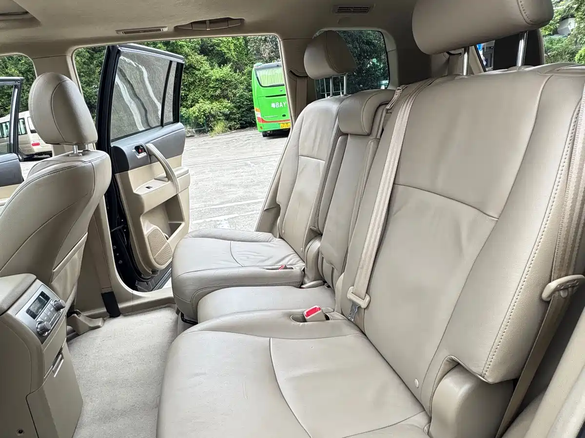 Toyota Highlander 2011 2.7L 2WD 7-seat Luxury фото 10