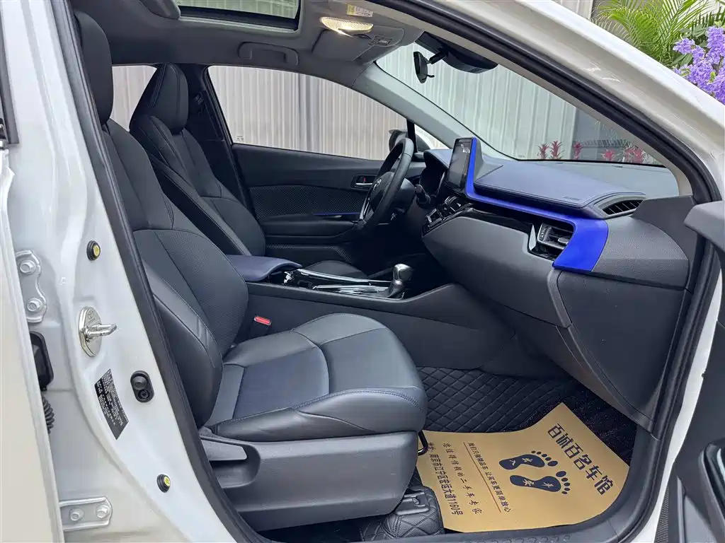 Toyota C-HR 2021 2.0L Luxury Edition фото 11