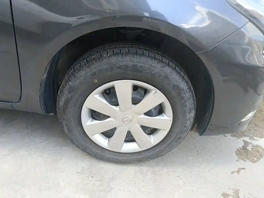 Nissan Sunny 2017 2016 1.5XE Manual Leading Edition