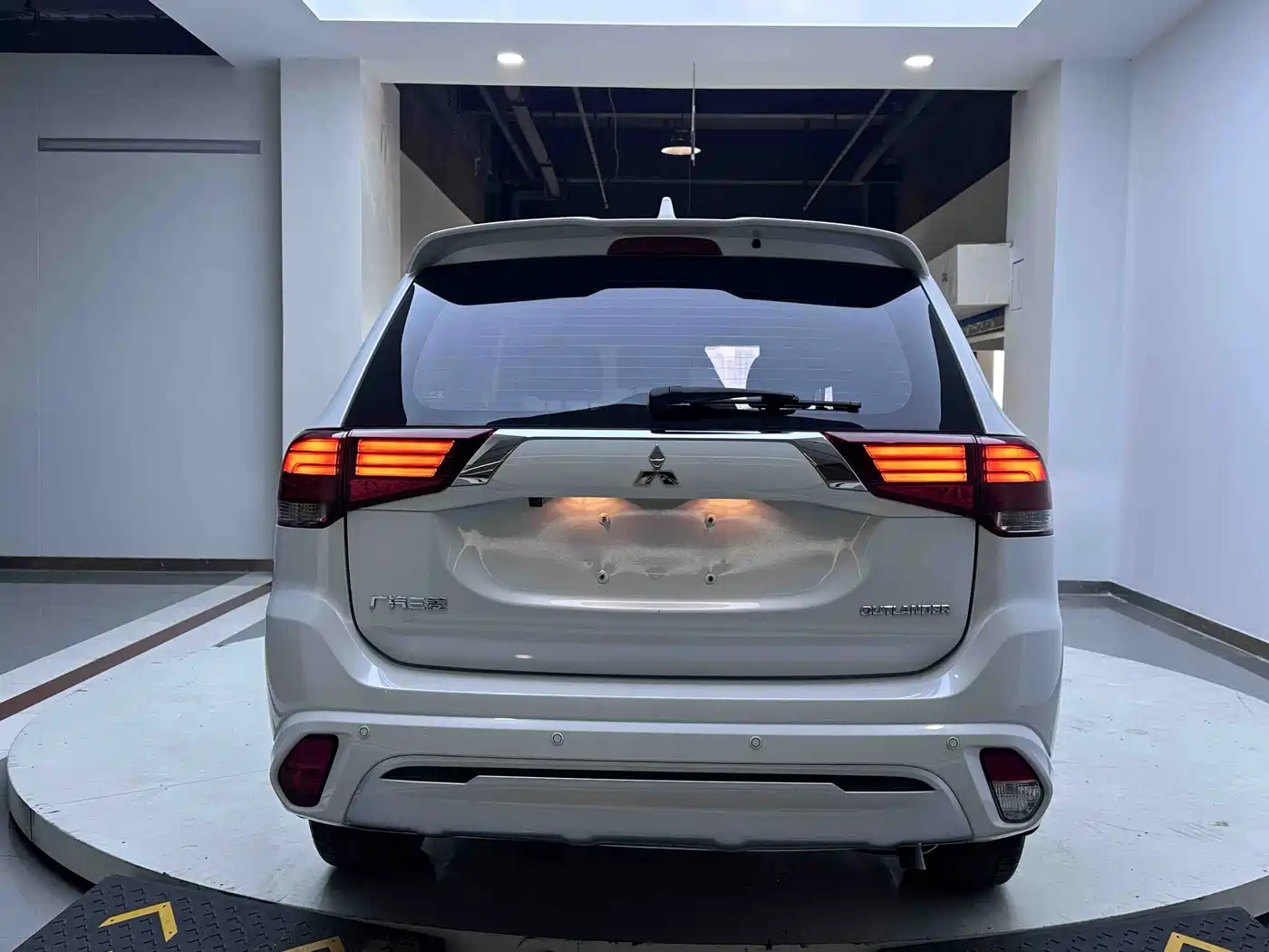 Mitsubishi Outlander 2022 2021 Facelift 2.0L 2WD Premium Edition 5-Seater