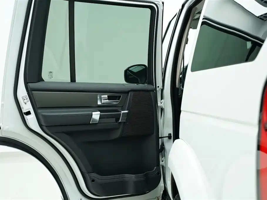 Land Rover Discovery 2016 3.0 SDV6 Black Edition HSE Diesel фото 13