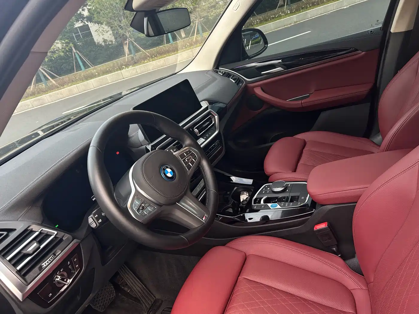 Фото 3 - BMW iX3