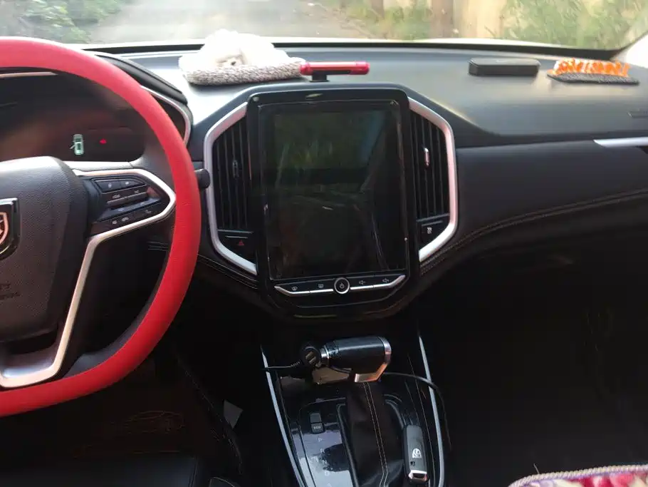 Baojun 530 2020 2020 1.5T CVT Premium Connect 7-seater