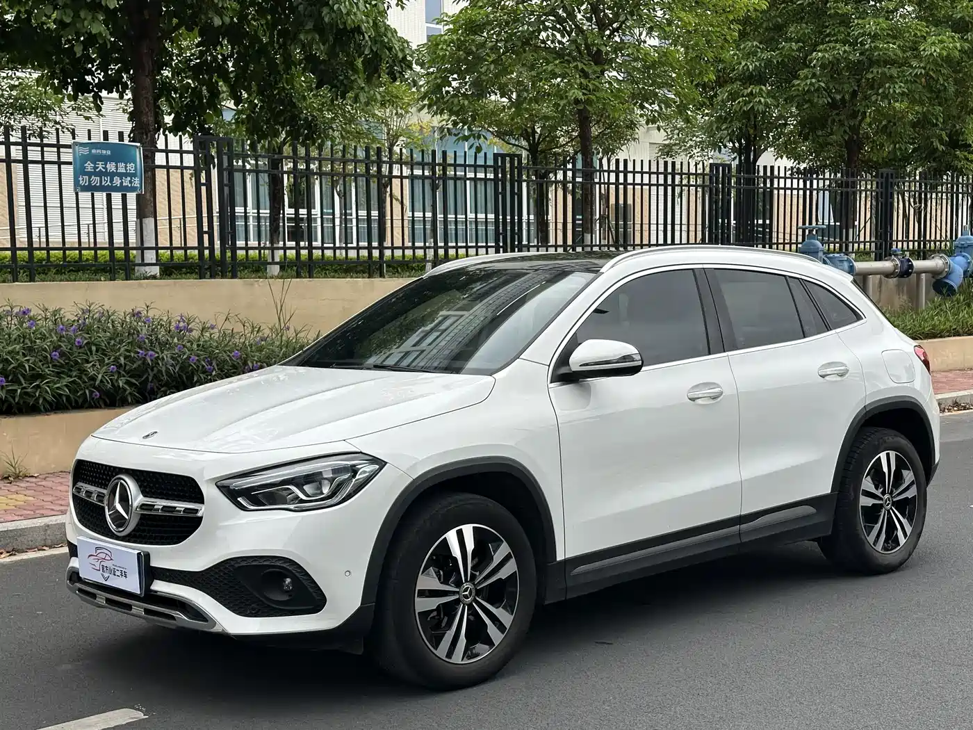 MERCEDES-BENZ GLA