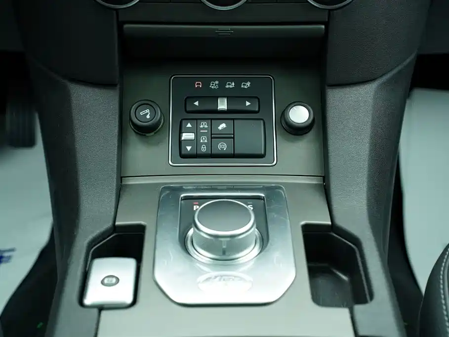 Land Rover Discovery 2016 3.0 SDV6 Black Edition HSE Diesel фото 16