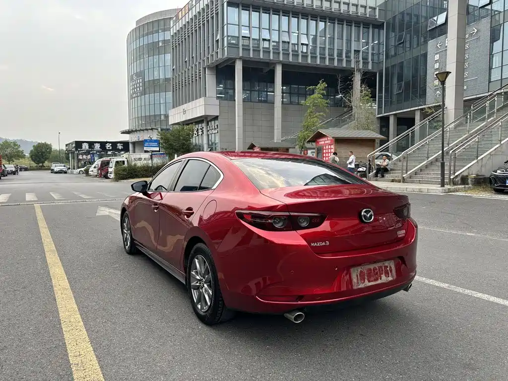 Фото 7 - Mazda Mazda 3