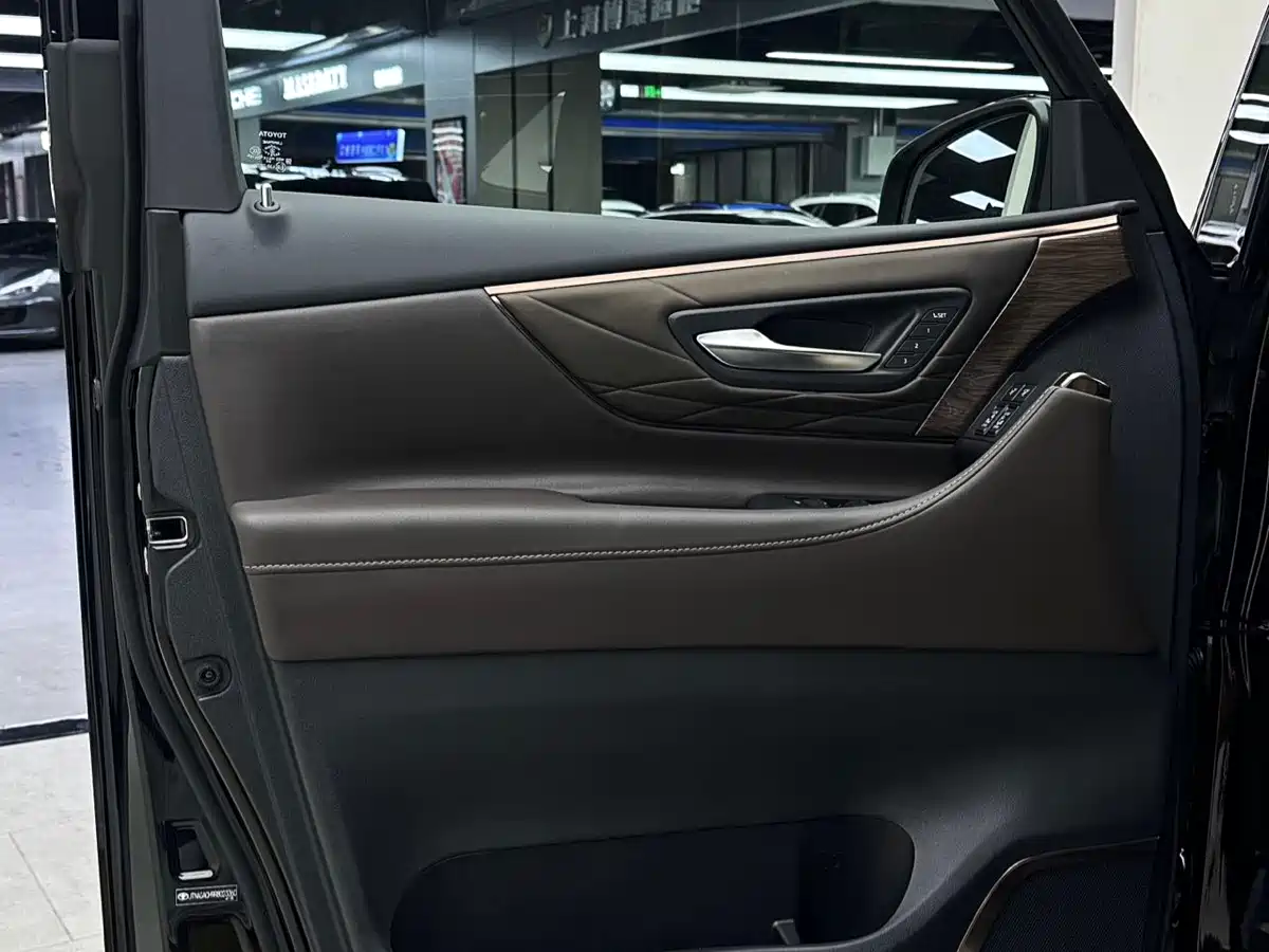Toyota Alphard 2024 Hybrid 2.5L Prestige Edition фото 9