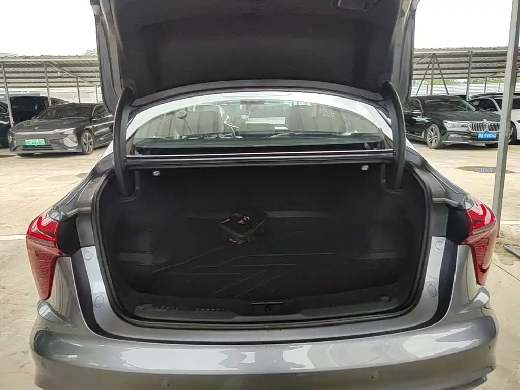 Hongqi H5 PHEV 2025 170 Super Hybrid Edition фото 19