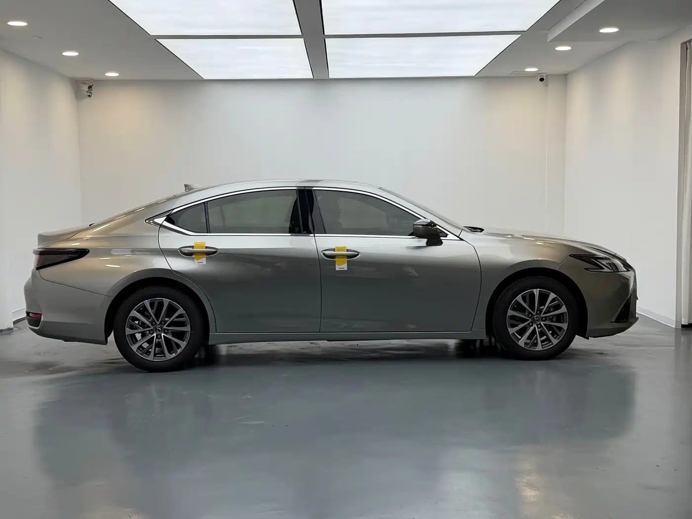 Lexus ES 2026 2025 200 Ultimate Edition