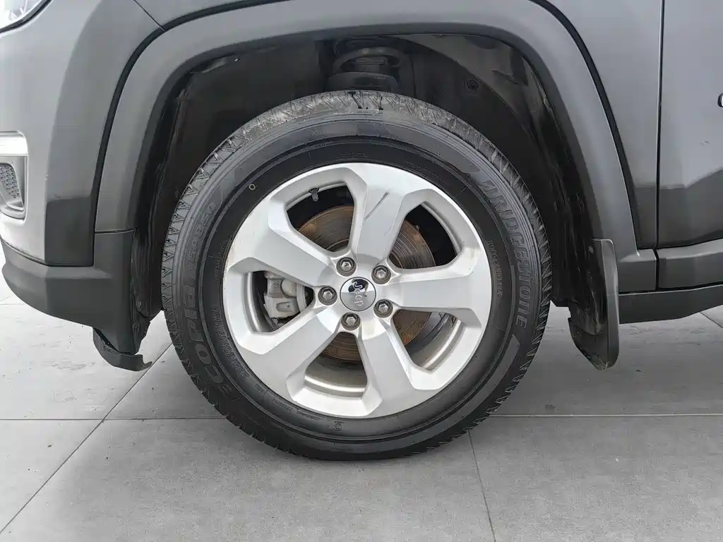 Фото 17 - Jeep Compass