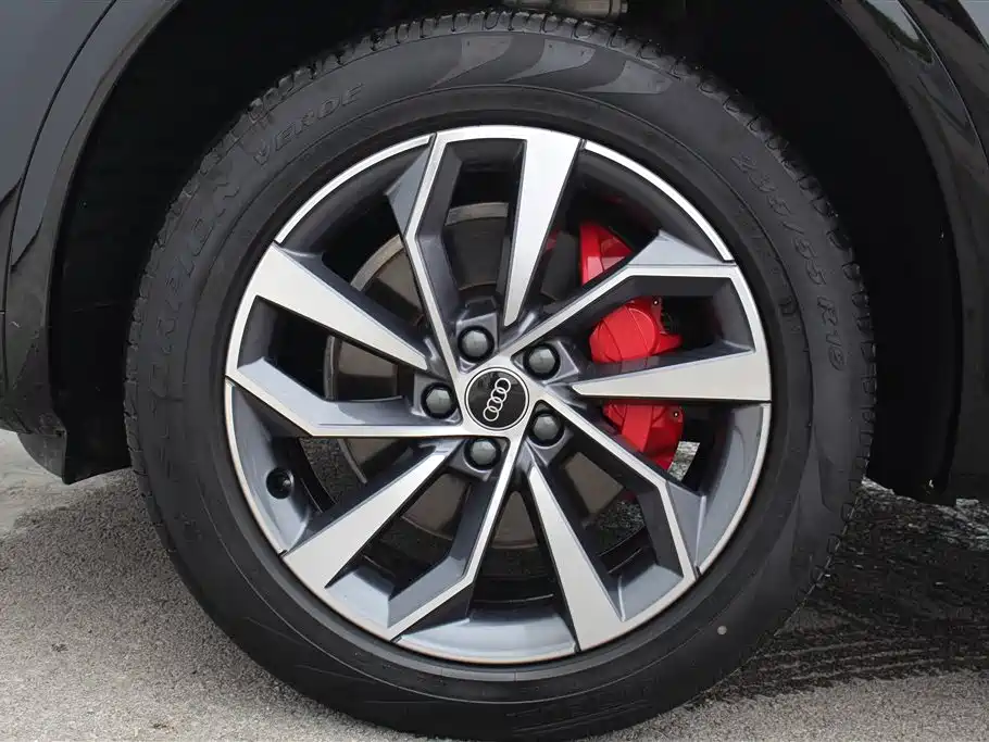 Audi Q5L 2024 Model 40 TFSI Luxury Dynamic фото 7