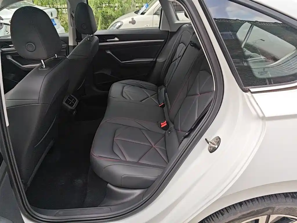 Volkswagen Lavida 2024 Model 300TSI DSG Starlight Leading Edition фото 17