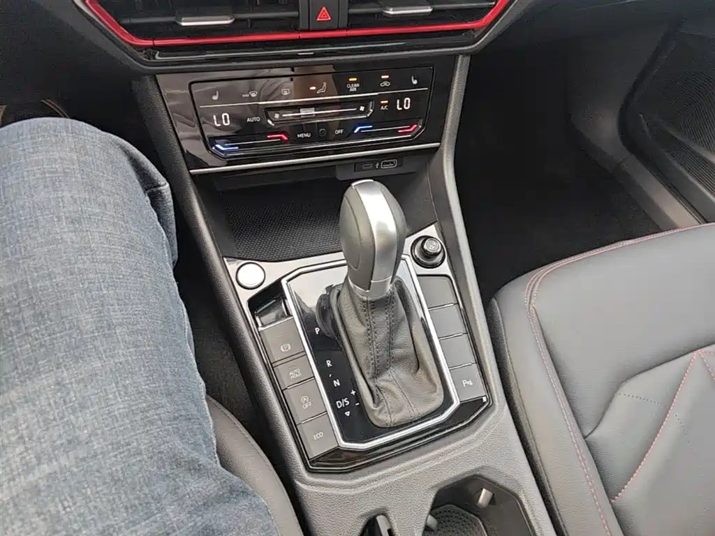 Volkswagen Lavida 2024 Model 300TSI DSG Starlight Leading Edition фото 14
