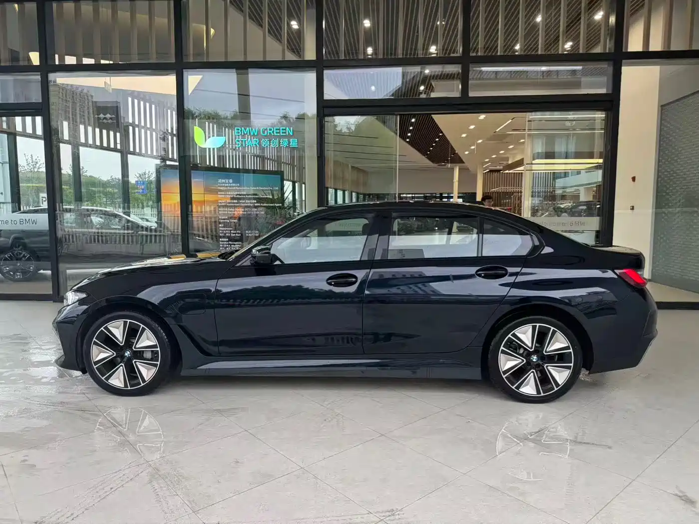 BMW i3 2025 eDrive 40 L Shadow Night Sport Package фото 3
