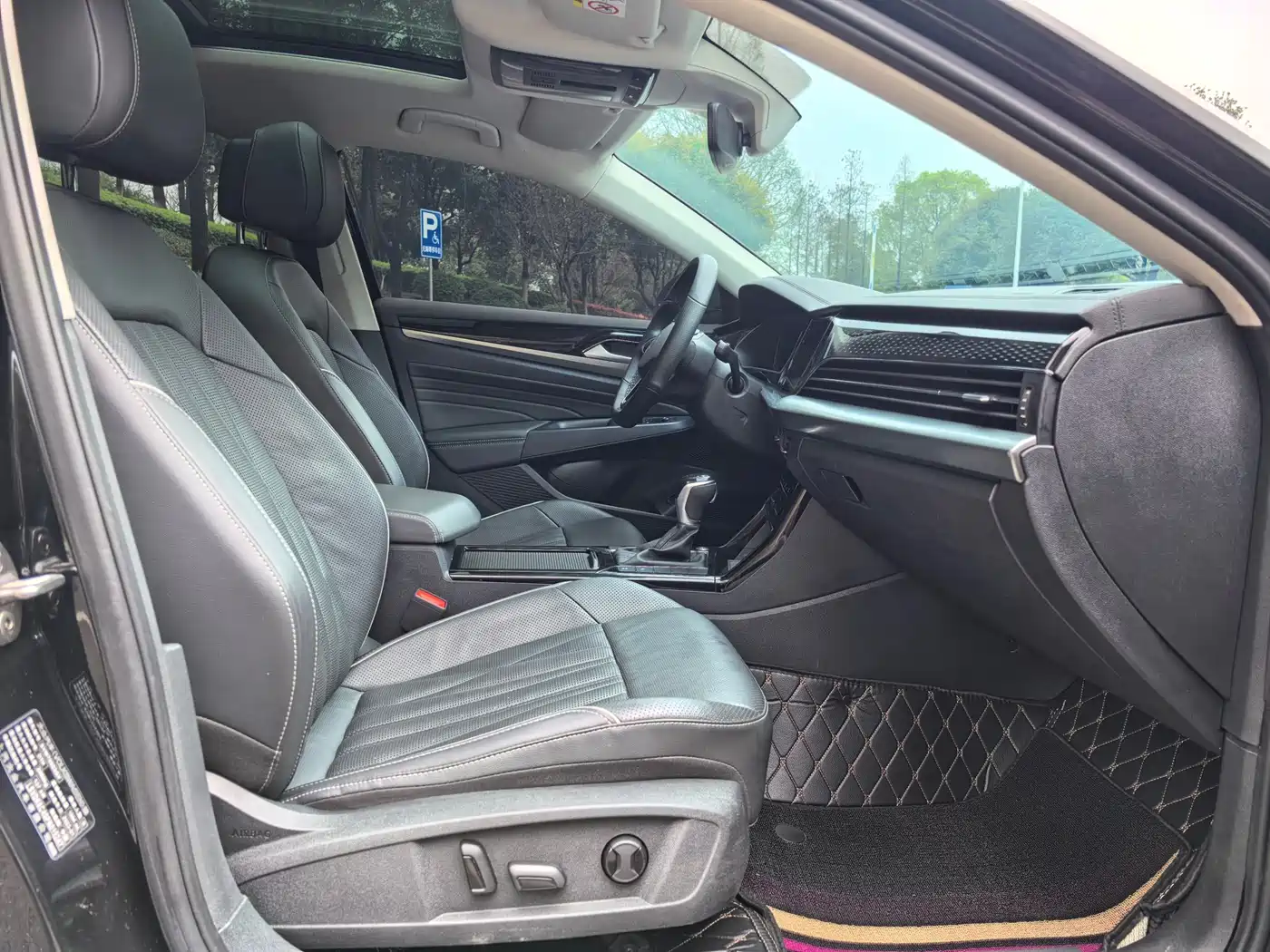 Volkswagen Passat 2023 330TSI Luxury Edition фото 13