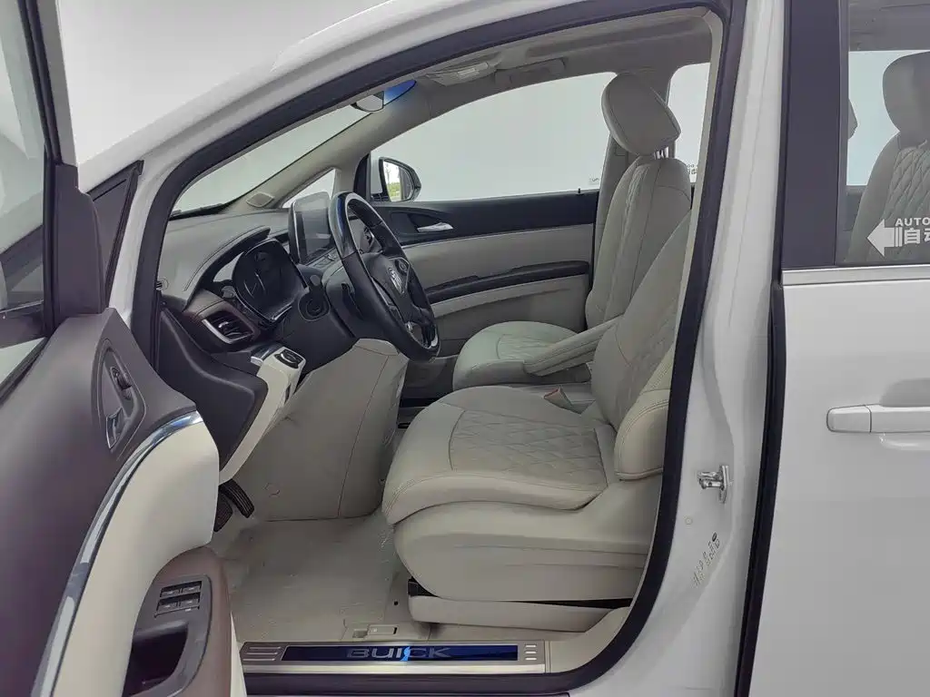 Фото 10 - Buick GL8