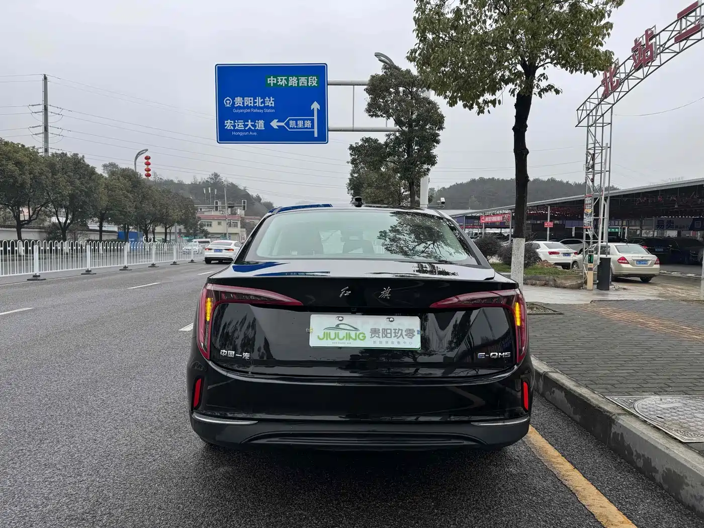 Фото 5 - Hongqi E-QM5