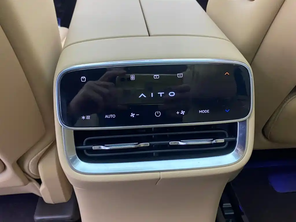 AITO Wenjie AITO M8 2025 Extended Range Ultra 53.4kWh 6-Seater фото 23