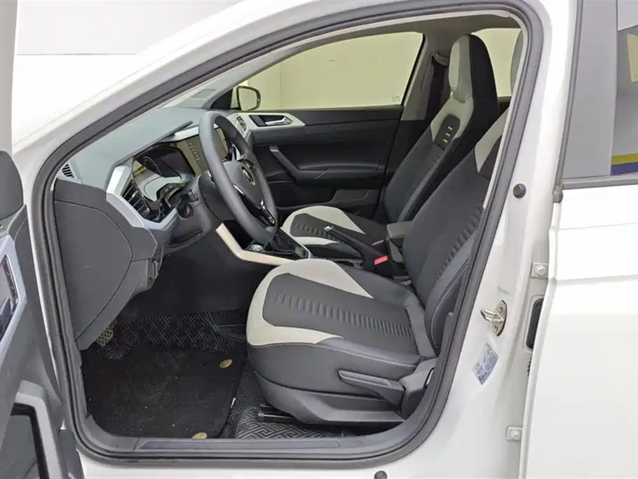 Volkswagen Polo 2021 Plus 1.5L Automatic Colorful Tech Edition фото 9