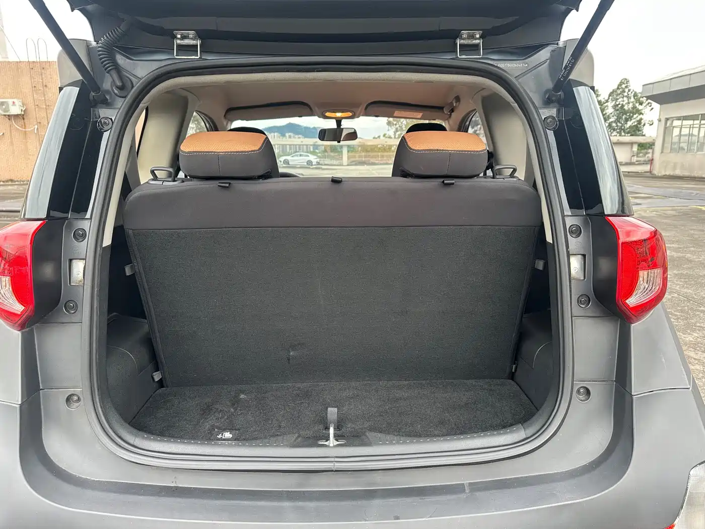 QQ New Energy Little Ant 2019 2018 400 4-Seater Premium Smart Edition