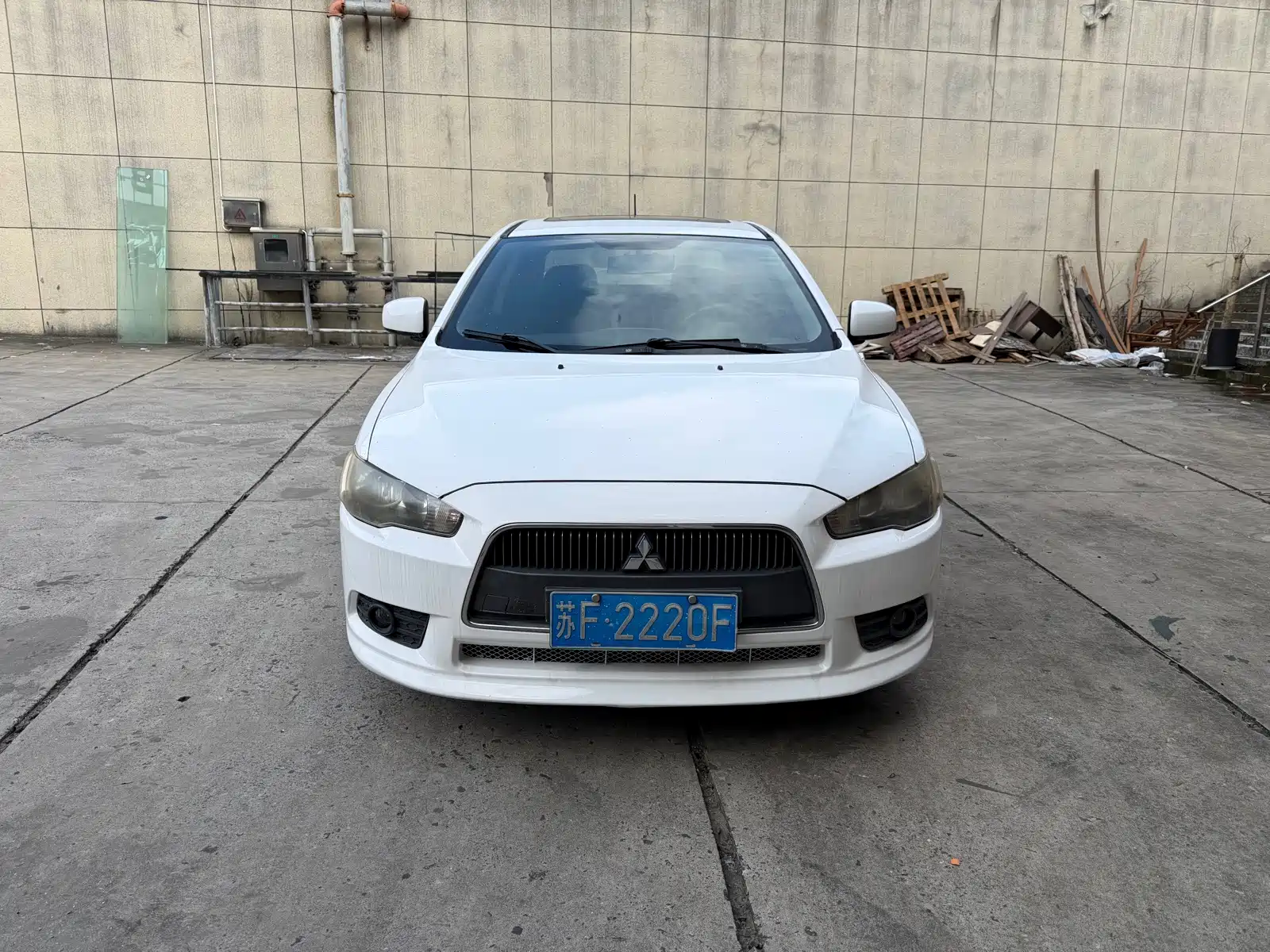 Photo 2 - Mitsubishi Lancer EX