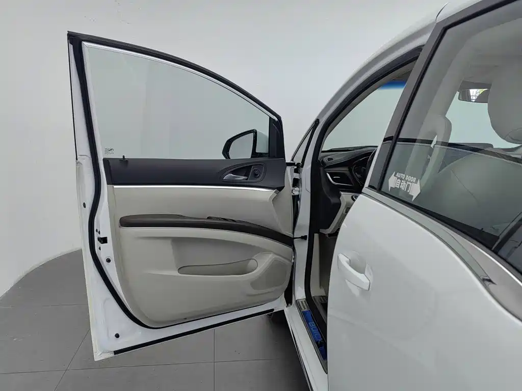 Фото 8 - Buick GL8