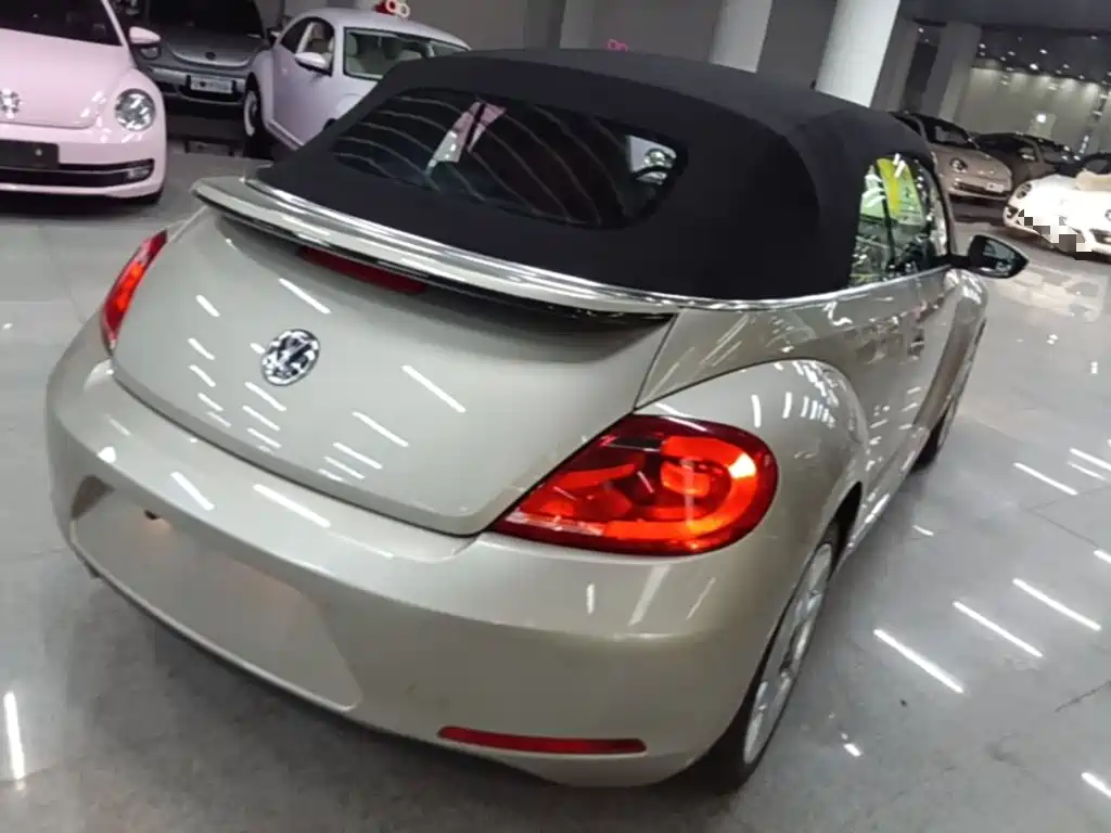 Photo 7 - Volkswagen Beetle