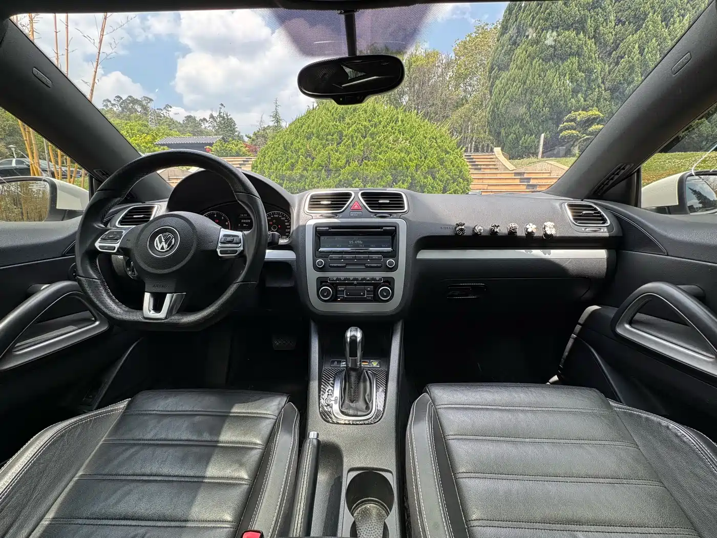Volkswagen Scirocco 2011 2.0TSI Luxury фото 17