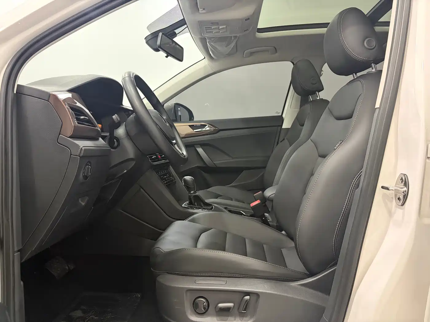 Volkswagen Tharu 2022 280TSI FWD Luxury Edition фото 4
