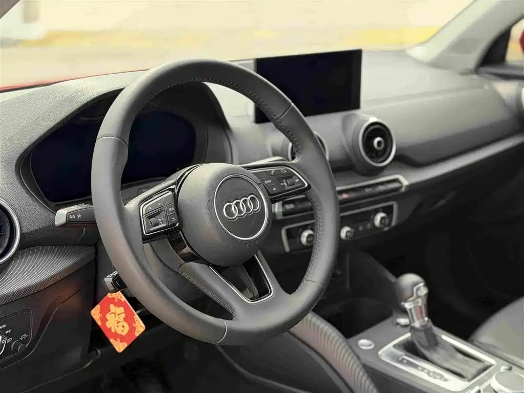 Фото 15 - Audi Q2L e-tron