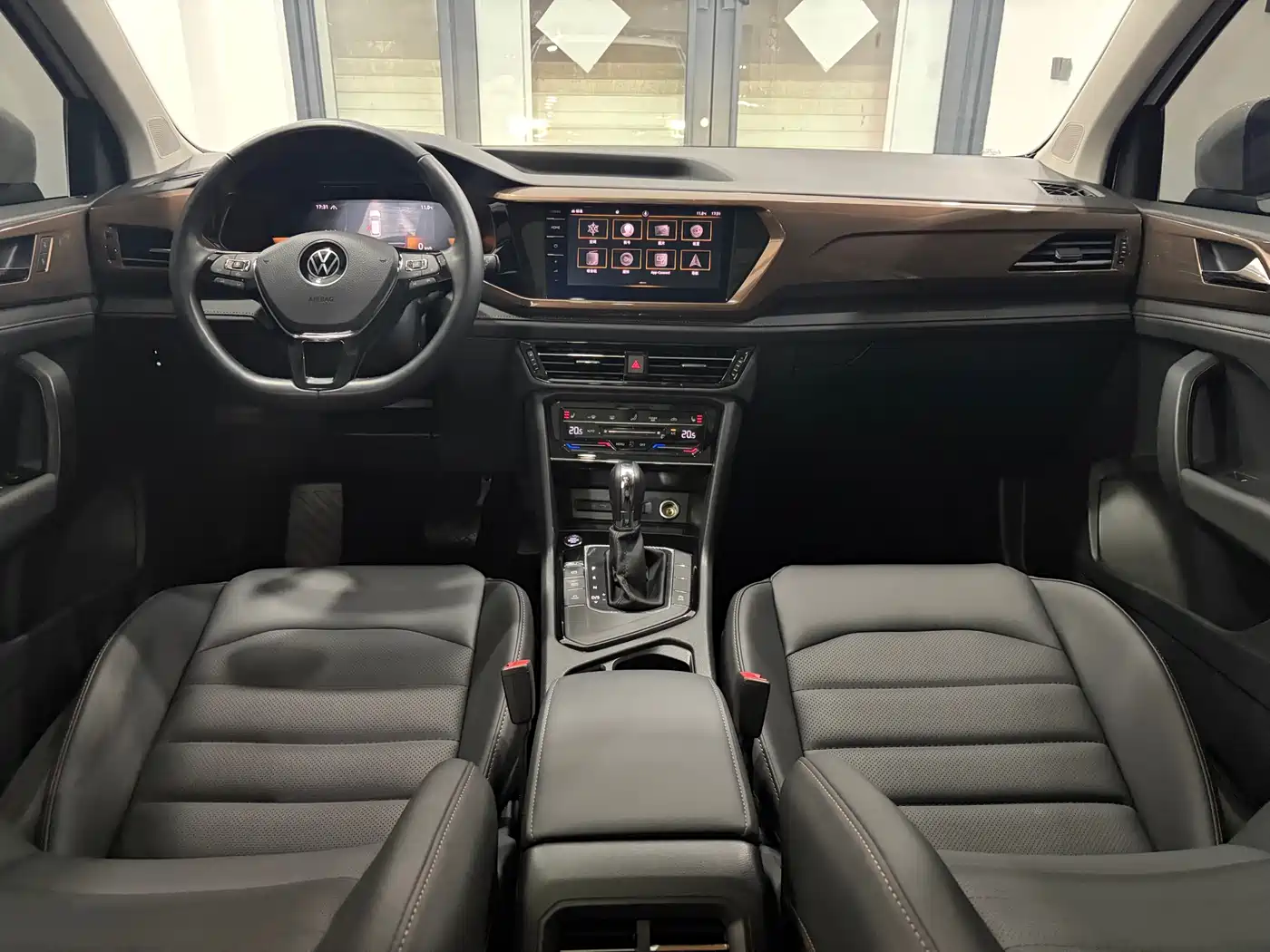 Volkswagen Tharu 2022 280TSI FWD Luxury Edition фото 11